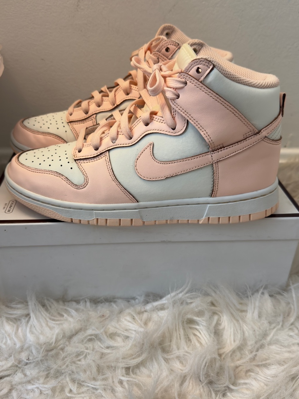 DUNK HIGH CRIMSON TINT Peach Blush/Off-White. Size:8 Women